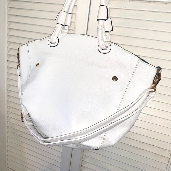 white perforated faux leather tote bag purse with floral snap in bag - Picture 10 of 12